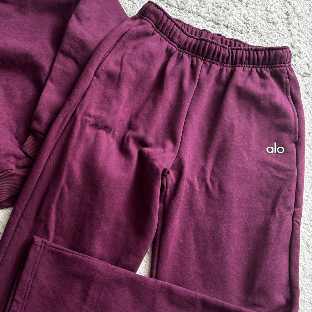 ALO Yoga Burgundy Accolade Straight Leg Sweatpants